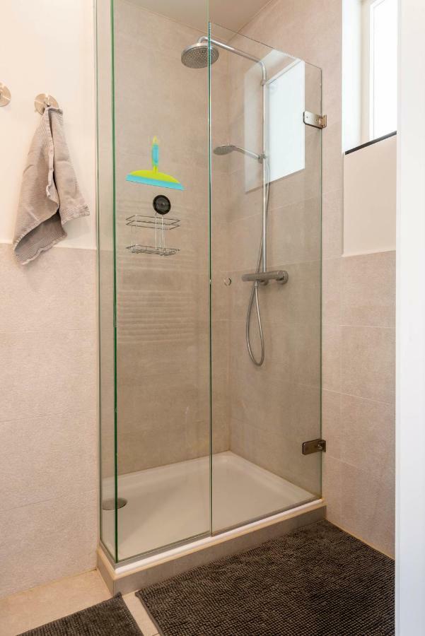 Modern Apartment With Free Parking Ostenda Esterno foto